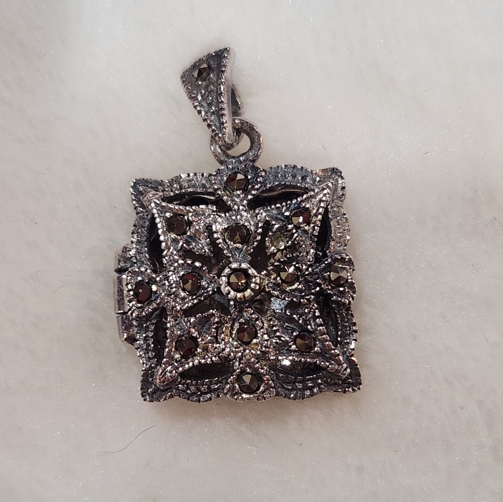 Antique-Style Black and Silver Square Pendant lowest price
